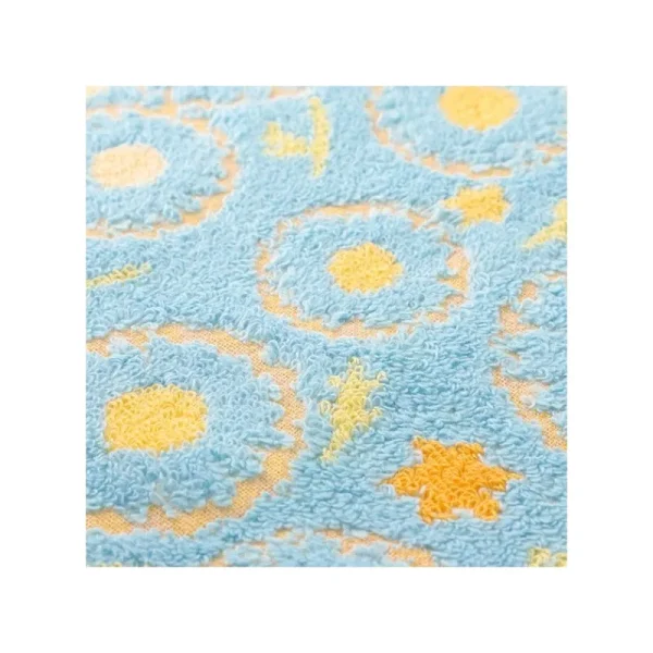 Shop Mini serviette Jiji Marguerites 25x25cm - Kiki la petite sorcière Linge De Maison
