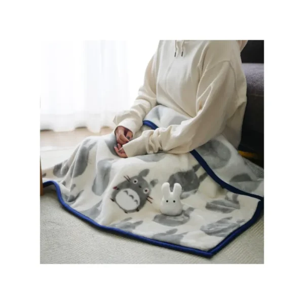 Shop Plaid Silhouette Totoro Gris 70x100 cm - Mon Voisin Totoro Linge De Maison