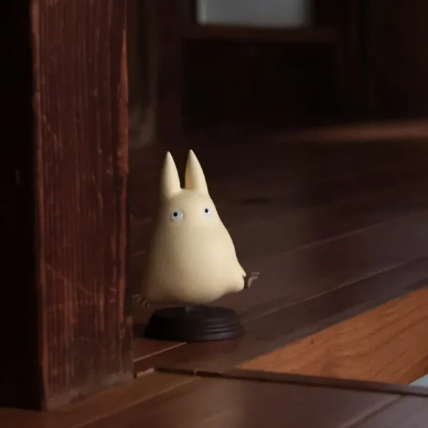 Store Statuette Totoro blanc sautant - Mon Voisin Totoro Statues